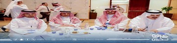 رئيس مجلس إدارة غرفة نجران أ. بدر بن حمود المعجل يرافقه أعضاء المجلس أ. عبدالله بن سالم آل مخلص و أ. محسن بن مبارك الصيعري وأمين عام الغرفة المكلف أ. إبراهيم بن عبدالله آل منصور، خلال مشاركتهم في ورش عمل منتدى الرياض الاقتصادي 