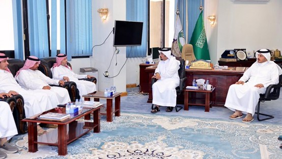 عقد أمين عام غرفة نجران د. خالد بن محمد آل دجنه بمكتبه اجتماعًا مع رئيس اللجنة الصحية بالغرفة أ. أحمد بن محسن آل رشه 