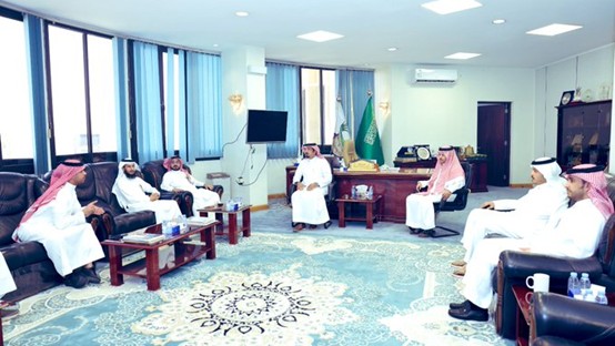 عقد أمين عام غرفة نجران د. خالد بن محمد آل دجنه اجتماعًا مع مدير عام فرع بنك التنمية الاجتماعية بمنطقة نجران أ. محفوظ بن علي عسيري 