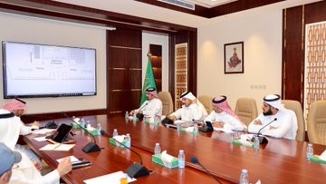 أمين عام غرفة نجران د. خالد بن محمد آل دجنه يجتمع مع مدير وأعضاء فريق شركة كنوز الخاصة