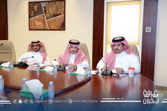 عقد عضو مجلس إدارة #غرفة_نجران المشرف العام على أعمال اللجنة التنفيذية لـ #منتدى_نجران_للاستثمار٢٠٢٥   أ. عبدالله بن سالم آل مخلص اجتماعاً بفريق عمل المنتدى في الغرفة بخضور أمين عام العرفة المكلف