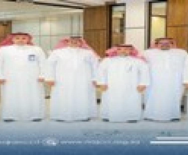 عقد النائب الأول لرئيس مجلس إدارة غرفة نجران، أ. سالم بن محمد آل خمسان، يرافقه رئيس اللجنة الصحية بالغرفة أ. أحمد بن محسن آل رشه، 