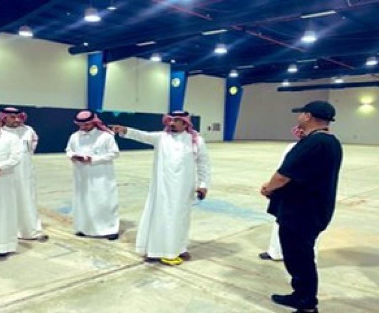 أمين عام الغرفة وفريقه خلال زيارة موقع إقامة منتدى نجران للاستثمار 2025 