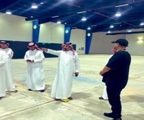 أمين عام الغرفة وفريقه خلال زيارة موقع إقامة منتدى نجران للاستثمار 2025 