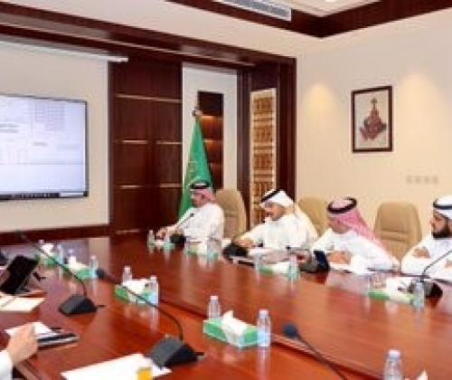 أمين عام غرفة نجران د. خالد بن محمد آل دجنه يجتمع مع مدير وأعضاء فريق شركة كنوز الخاصة